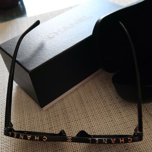 Chanel oval sunglasses with chanel on top the idol sunglasses - Picture 5 of 6